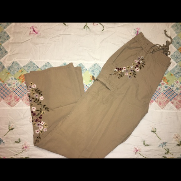 Clearance 🛍 Fashion bug khaki beaded flowery pants. - Picture 1 of 7
